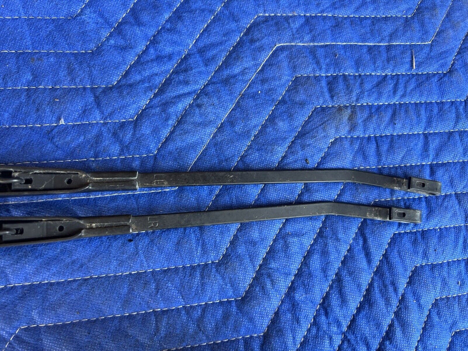 1986-1993 Volvo 240 244 245 L & R Front Windshield Wiper Arm Pair OEM #3708E