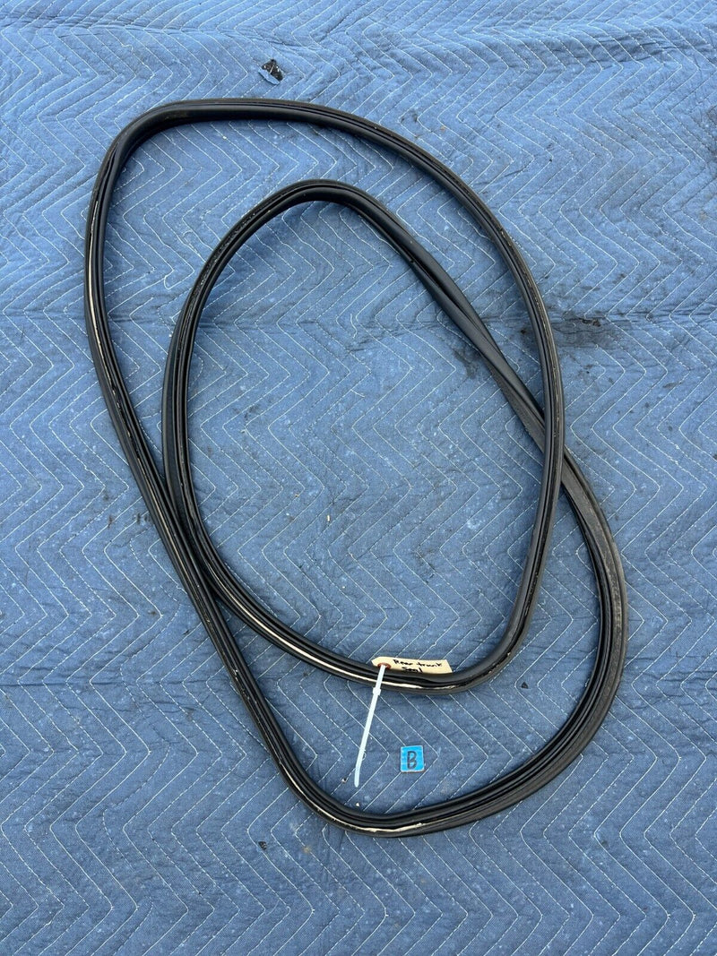 43947595