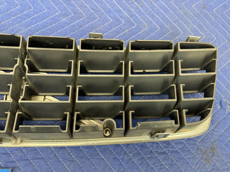 2001-2007 Volvo XC70 Front Bumper Upper Center Grille 9190986 9190985 OEM #3823E