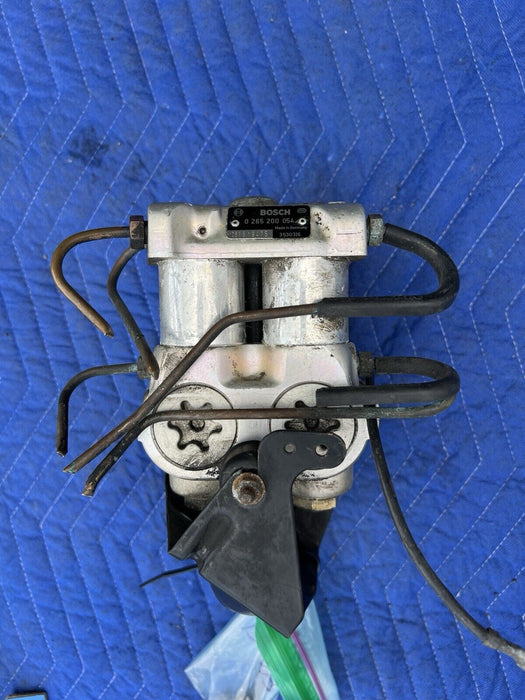 1990-1993 Volvo 240 740 940 ABS Block 3530316 Anti Lock Brake System OEM #3698E