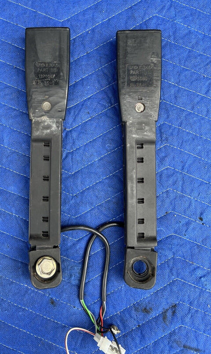 1986-1993 Volvo 240 244 245 Front Seat Belt Buckles Latch Pair Center OEM #3785E