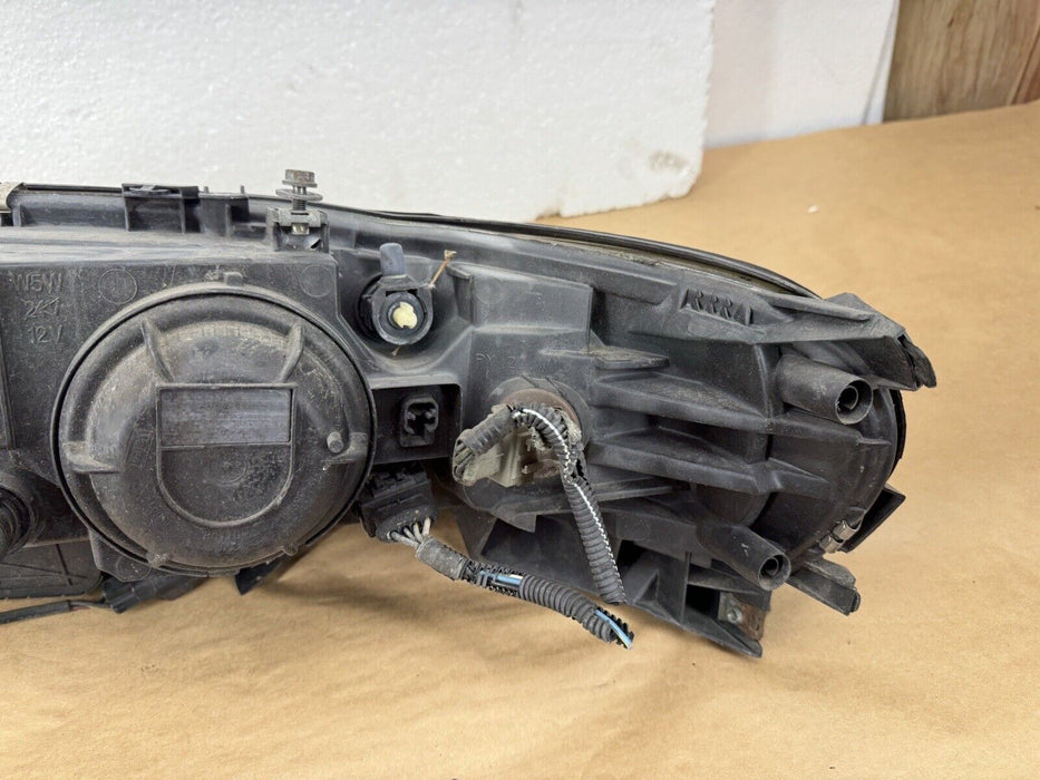 2001-2004 Volvo XC70 Right Front Headlight Halogen Assembly 8693544 OEM #3446EJ