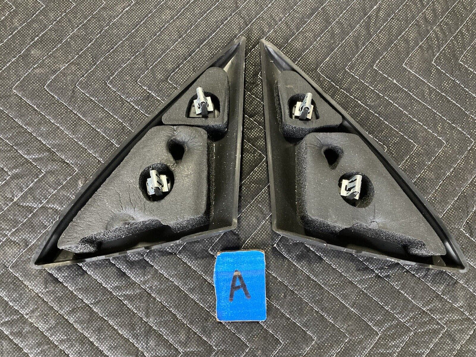 2006-2016 Chevy Impala GM Door Corner Trim Pair LH RH 15865367 OEM #3124M