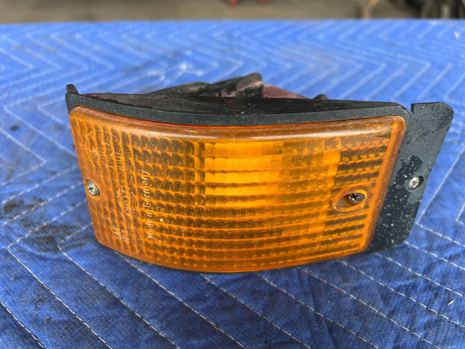 1983-1985 Porsche 944 Front Right Left Turn Signal Light 477953065A OEM #1766EM