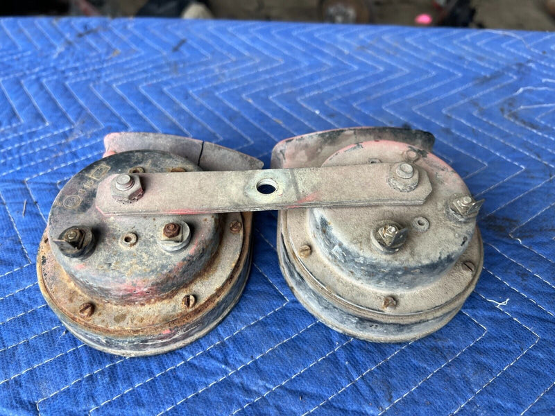1983-1985 Porsche 944 Mixo Type TR129 High & Low Pitch Horn Pair OEM #1836EM