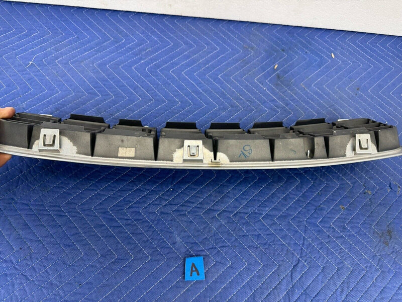 2001-2007 Volvo XC70 Front Bumper Upper Center Grille 9190986 9190985 OEM #3823E