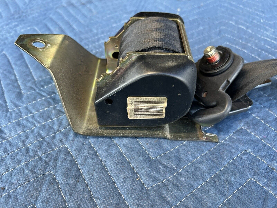 1986-1993 Volvo 240 245 Driver L Front Seat Belt Assembly Retractor OEM #3683E