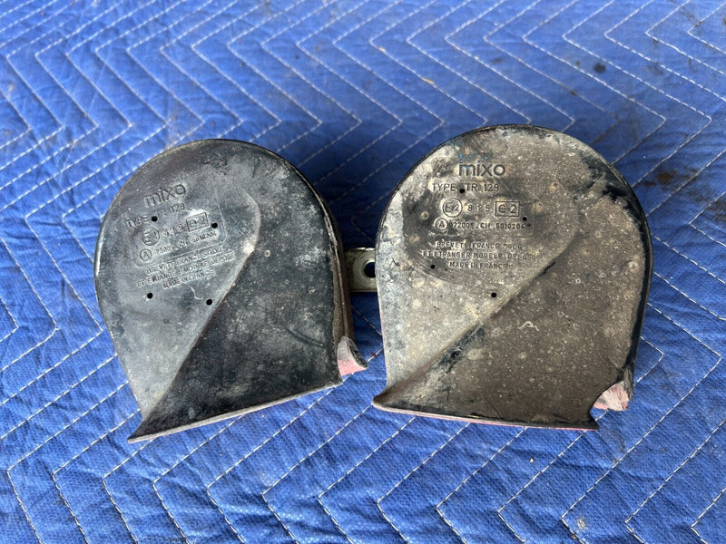 1983-1985 Porsche 944 Mixo Type TR129 High & Low Pitch Horn Pair OEM #1836EM