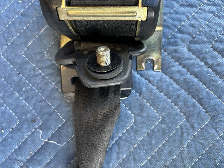 1986-1993 Volvo 240 245 Driver L Front Seat Belt Assembly Retractor OEM #3683E