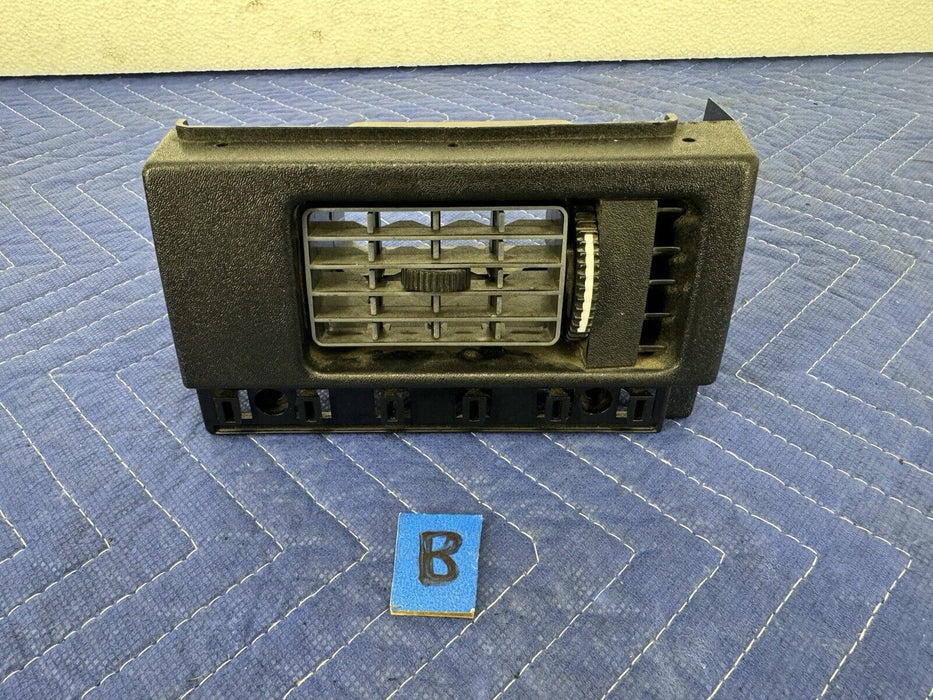 1975-1980 Volvo 240 242 244 Dash Right Heat AC Vent 1234535 HVAC OEM #3839E