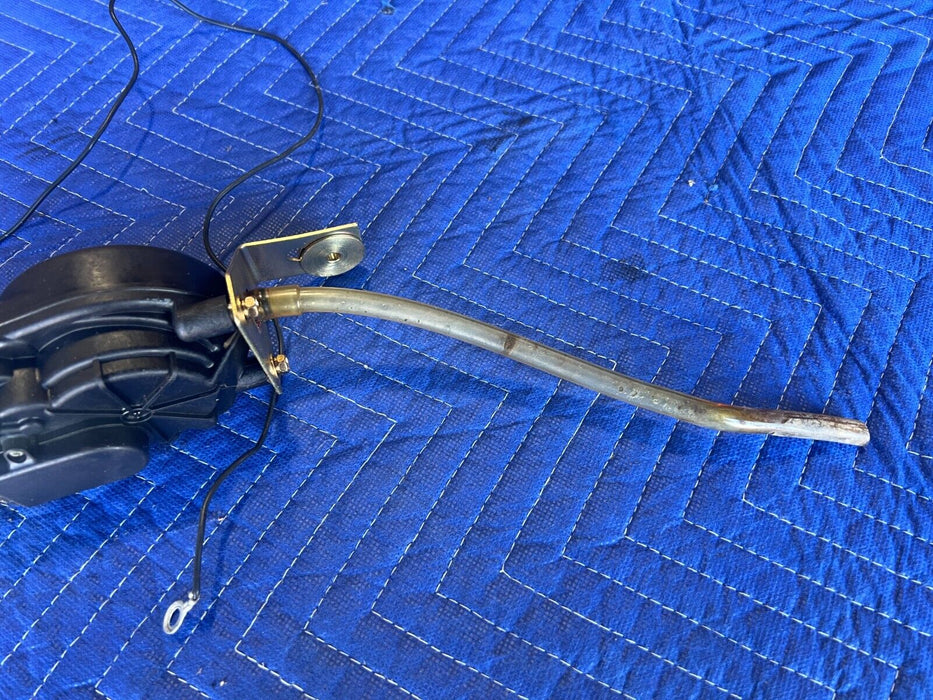 1984-1989 Volvo 740 760 Sedan Power Radio Signal Antenna Assembly OEM #1661EM