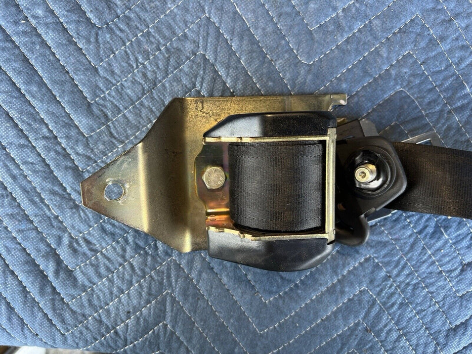 1986-1993 Volvo 240 245 Driver L Front Seat Belt Assembly Retractor OEM #3683E