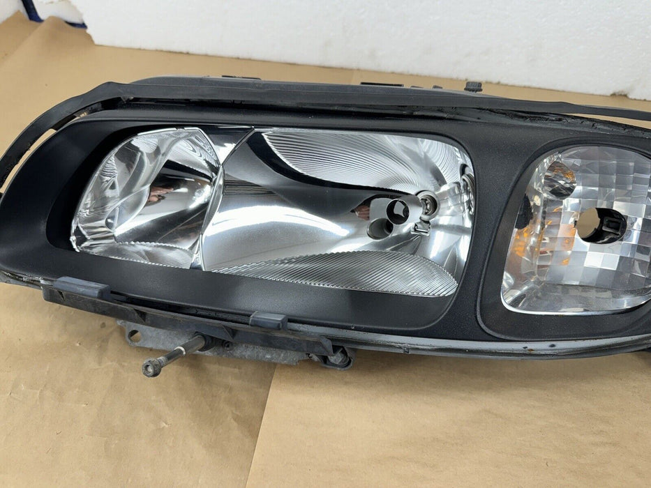 2001-2004 Volvo XC70 Left Front Headlight Halogen Assembly 8693543 OEM #3447EJ