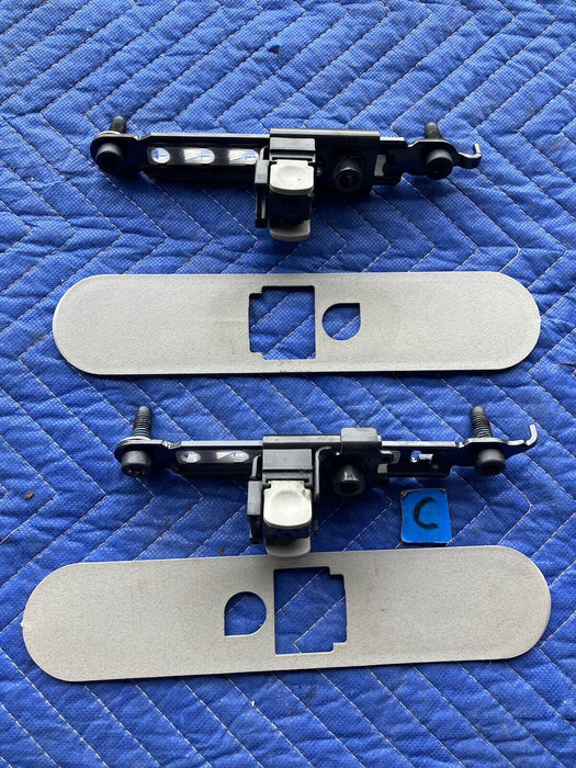 2006-2016 Chevy Impala GM Front Seat Belt Adjusters 33059918b 1D071 OEM #3182M