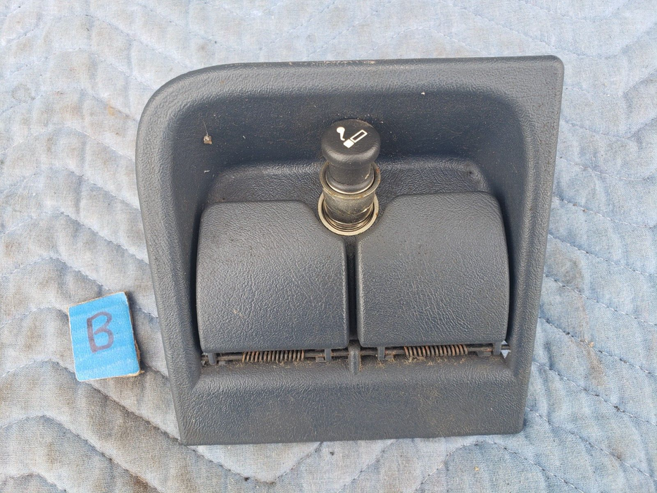 1988-1998 Chevy GMC GM 1500 C/K Gray Cigarette Lighter Assembly OEM #1042CN