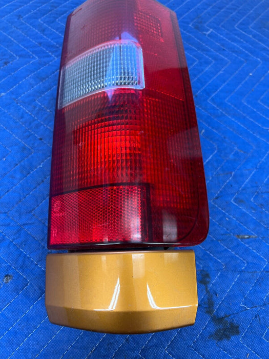 1998 1999 2000 Volvo V70 V70XC Rear Passenger Right Lower Tail Light OEM #1993EM