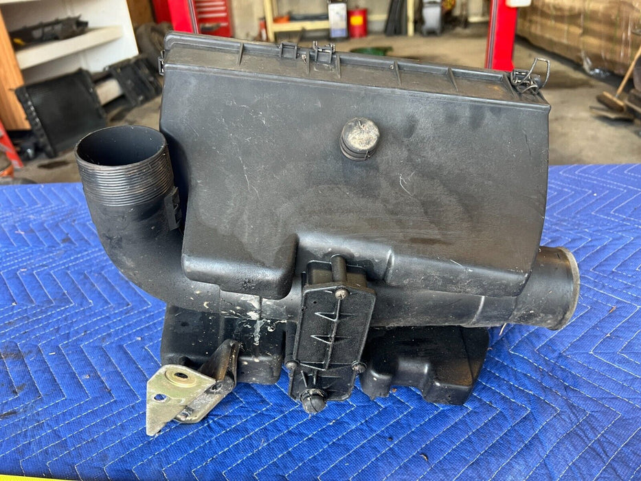 1984-1989 Volvo 740 760 Air Box Filter Cleaner Intake Housing 1328066 OEM#1689EM