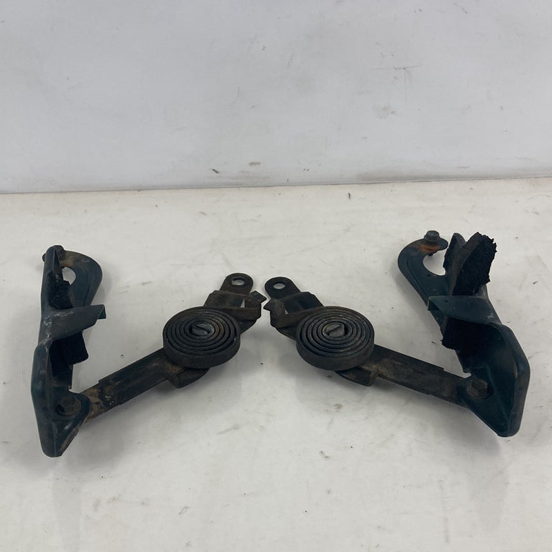 1995-1998 Chevrolet Silverado 2500 GMT400 Hood Hinge Pair 15690184 15690183 OEM