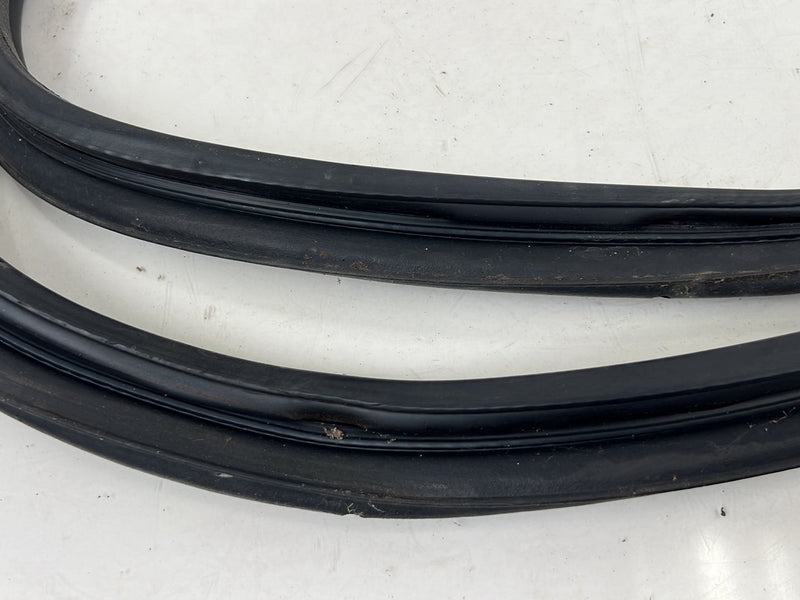 2004-2007 Volvo S60R S60 Sedan Only Deck Lid Trunk Seal Weatherstripping OEM #5811EM