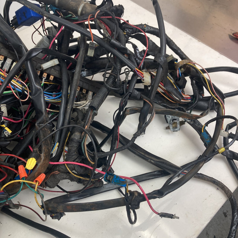1981-1985 Volvo 240 245 Body Wiring Harness Relays Fuse OEM