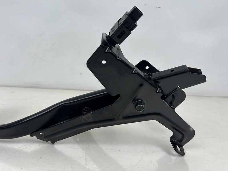 2004-2007 Volvo S60R V70R Brake Pedal Lever Assembly 8622064 OEM #5776EM