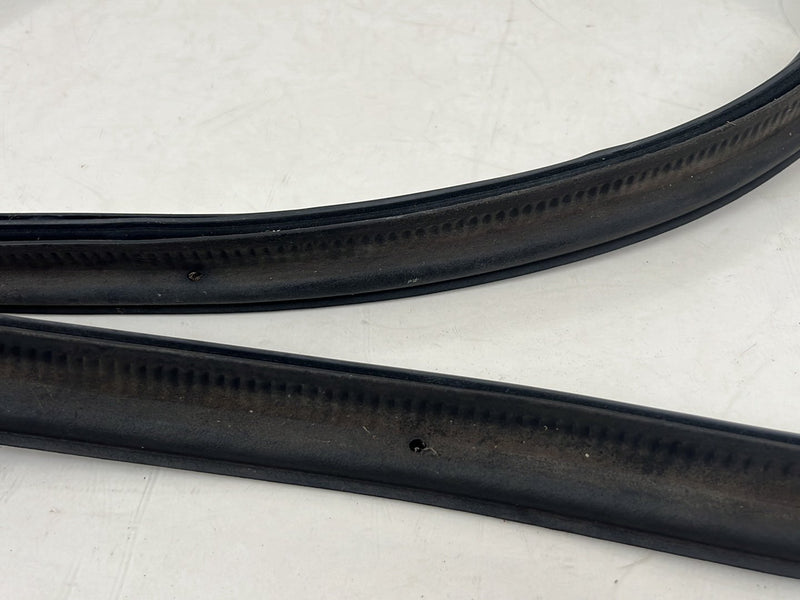 1990-1992 Volvo 740 745 940 Wagon Rear Hatch Weatherstripping Gasket Seal OEM #5952EM