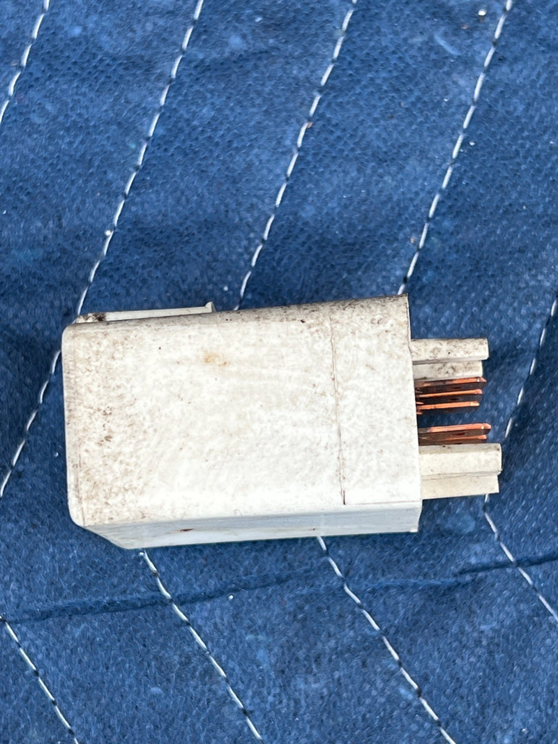 1986-1993 Volvo 240 244 Sedan Fuel Pump Relay Switch 3523608 OEM #4186EM