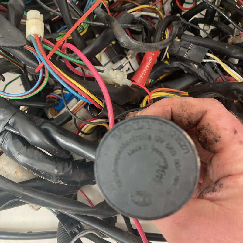 1981-1985 Volvo 240 245 Body Wiring Harness Relays Fuse OEM