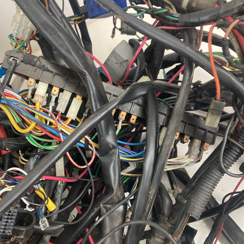 1981-1985 Volvo 240 245 Body Wiring Harness Relays Fuse OEM