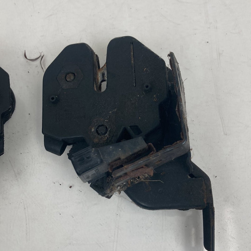 1998-2000 Volvo V70 Hood Latch Pair Left Right 9152932 9152860 OEM #5189M