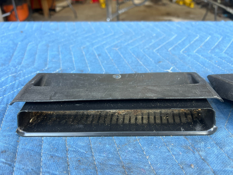 1996-2003 Mercedes W210 E320 Lower Front Seat Air A/C Heat Vent Duct OEM #4702EM