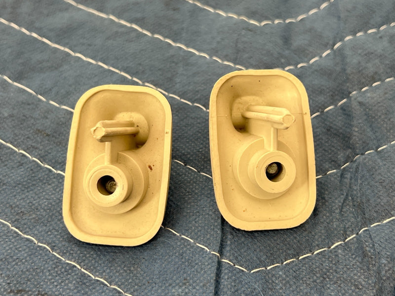 1992-1995 Volvo 940 740 Overhead Sun Visor Hook Retainer Clip Pair OEM #3203EM