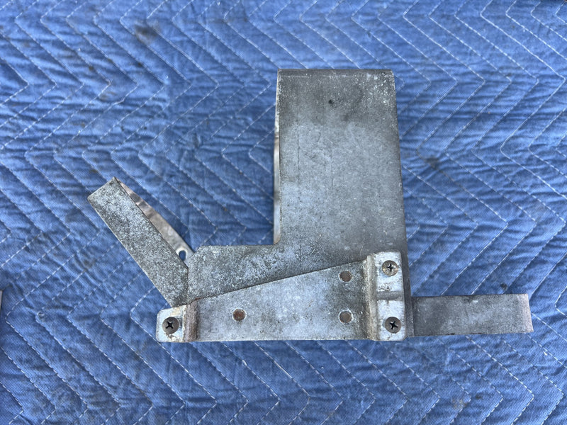 Volvo 240 - Windshield Washer Reservoir