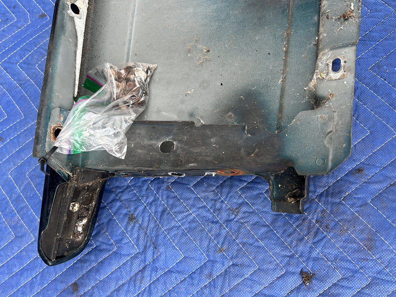 1990-1992 Volvo 740 745 940 Front Passenger Right Fender Panel Trim Blue Green Metallic OEM #5996EM