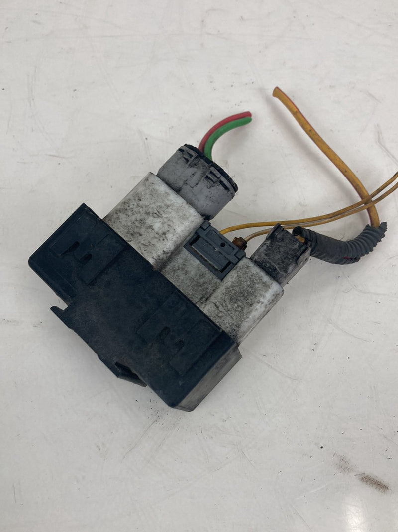 1998-2000 Volvo V70 S70 Radiator Cooling Fan Relay w/ Air Deflector OEM #5216M