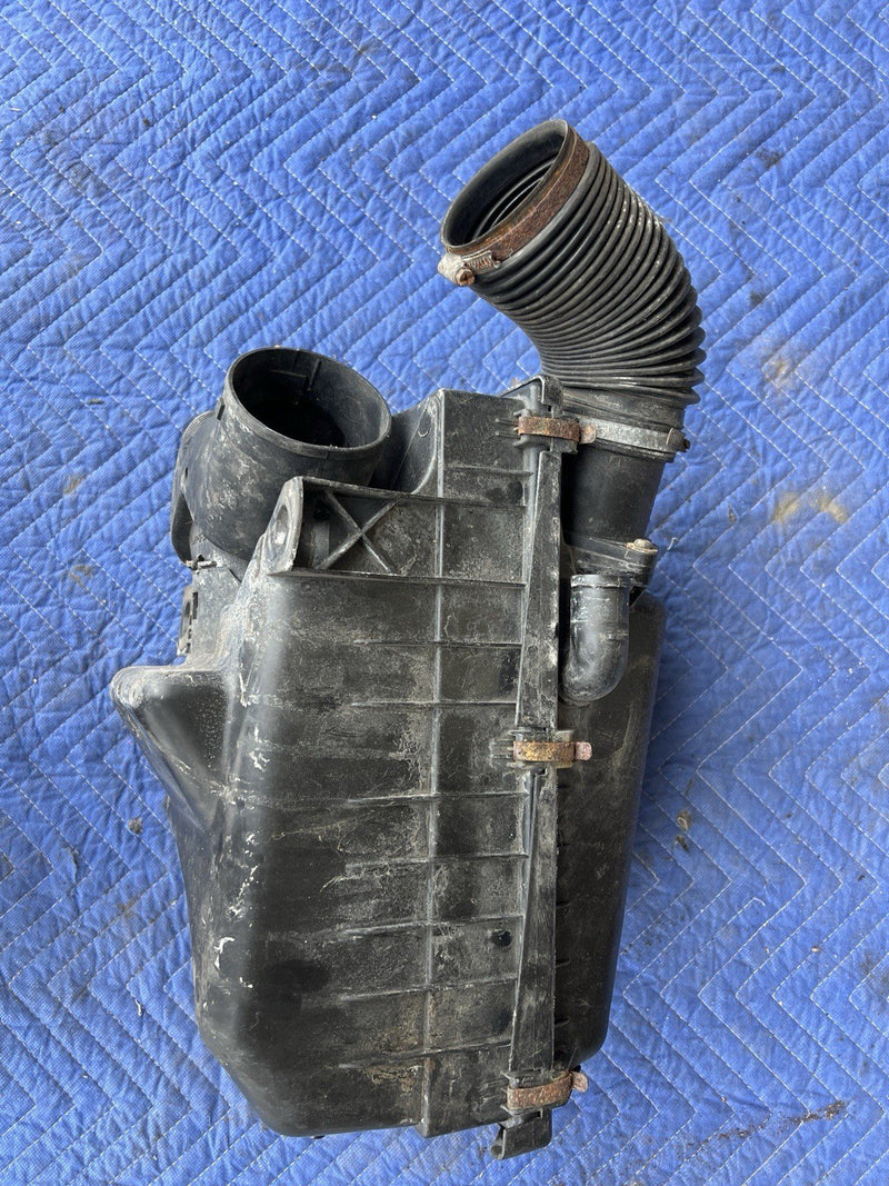 1993-1997 Volvo 850 850R Engine Air Filter Assembly Airbox NA 2.4L OEM #4430E