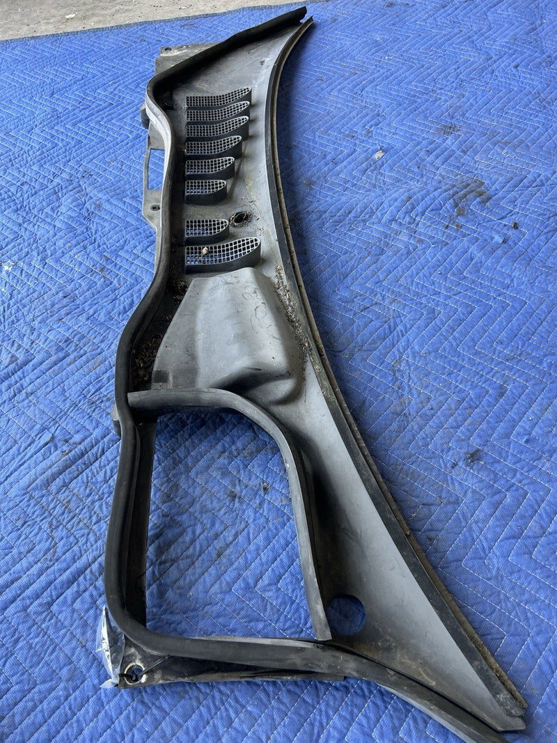 1993-1997 Volvo 850 850R Front Cowl Hood Wiper Motor Cover 9151644 OEM #4406E
