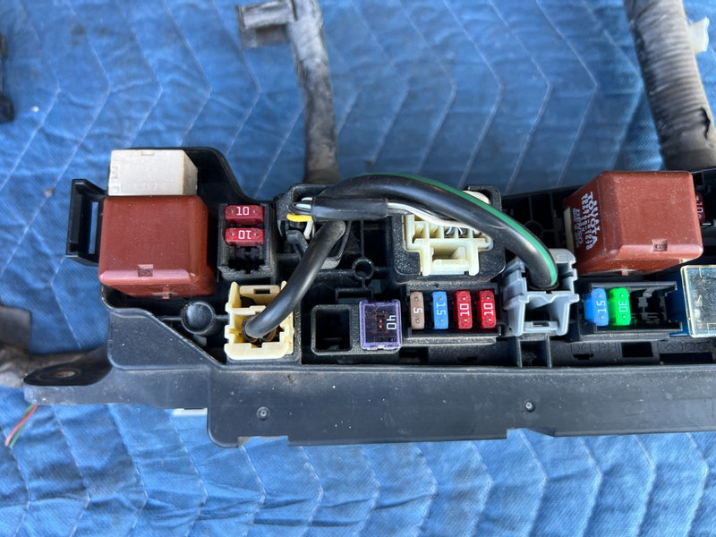 2003-2008 Toyota Corolla Cabin Dash Fuse Box Relay Junction OEM #3354EM