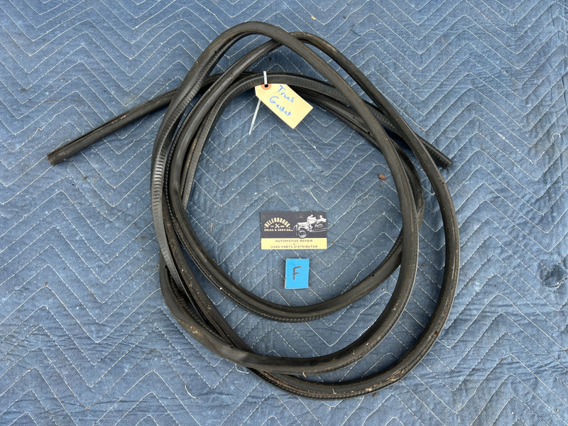 1986-1993 Volvo 240 244 Sedan Rear Trunk Deck Lid Seal Gasket Guard OEM #4220EM