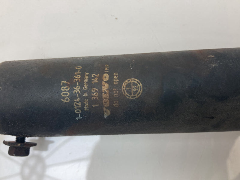 1992 Volvo 940 944 - Bumper Shocks Front PN: 1369144 1369142