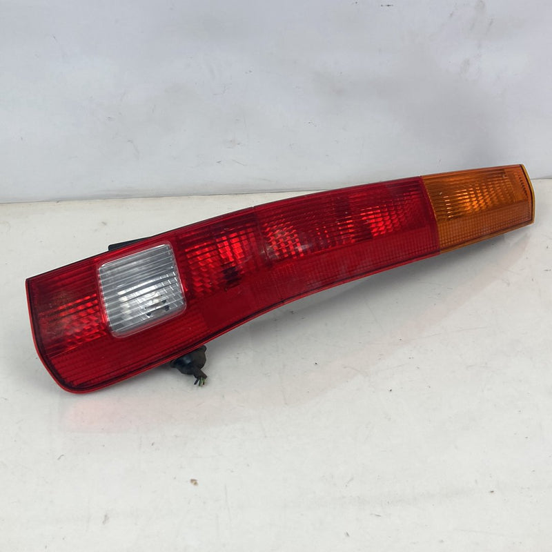 2002-2004 Honda CR-V RD2 Tail Light Right 3350A-SCA-A000 OEM #5099M
