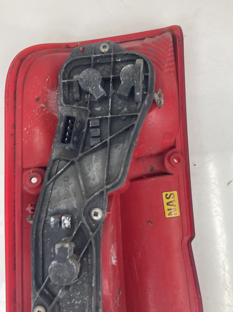 1999-2004 Land Rover Discovery II L550 Tail Light Right Assembly OEM #5073M