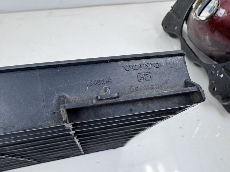 TV Screen Volvo 240 Headlights w/Flathood Eggcrate Grille