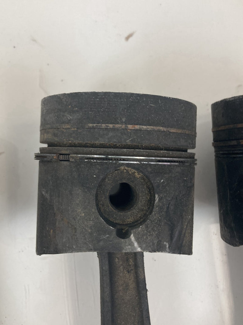 1980 Volvo 244 - Piston
