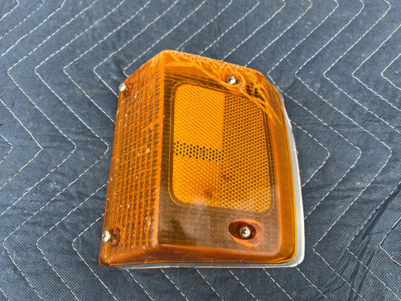 1967-1974 Volvo 140 142 144 145 Driver Left Turn Signal Lens Amber OEM #4870EM