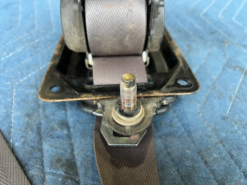 1985-1988 Suzuki Samurai SJ413 Passenger Front Seatbelt Retractor OEM #2318CN