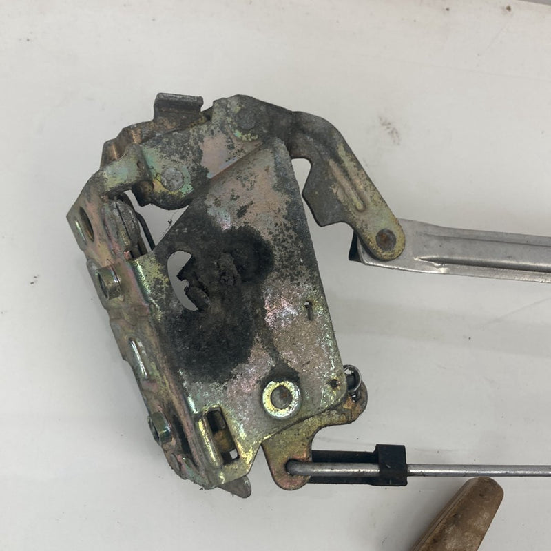 1986-1993 Volvo 240 244 Door Handle Linkage Latch Assembly 4 68254 OEM #4882M