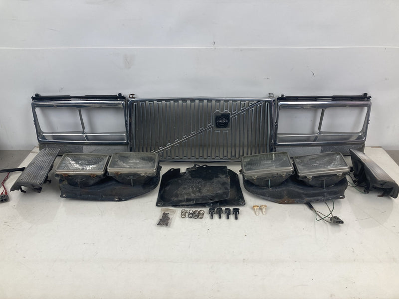 1981-1985 Volvo 240 245 Headlamp Set Grille Front Assembly OEM
