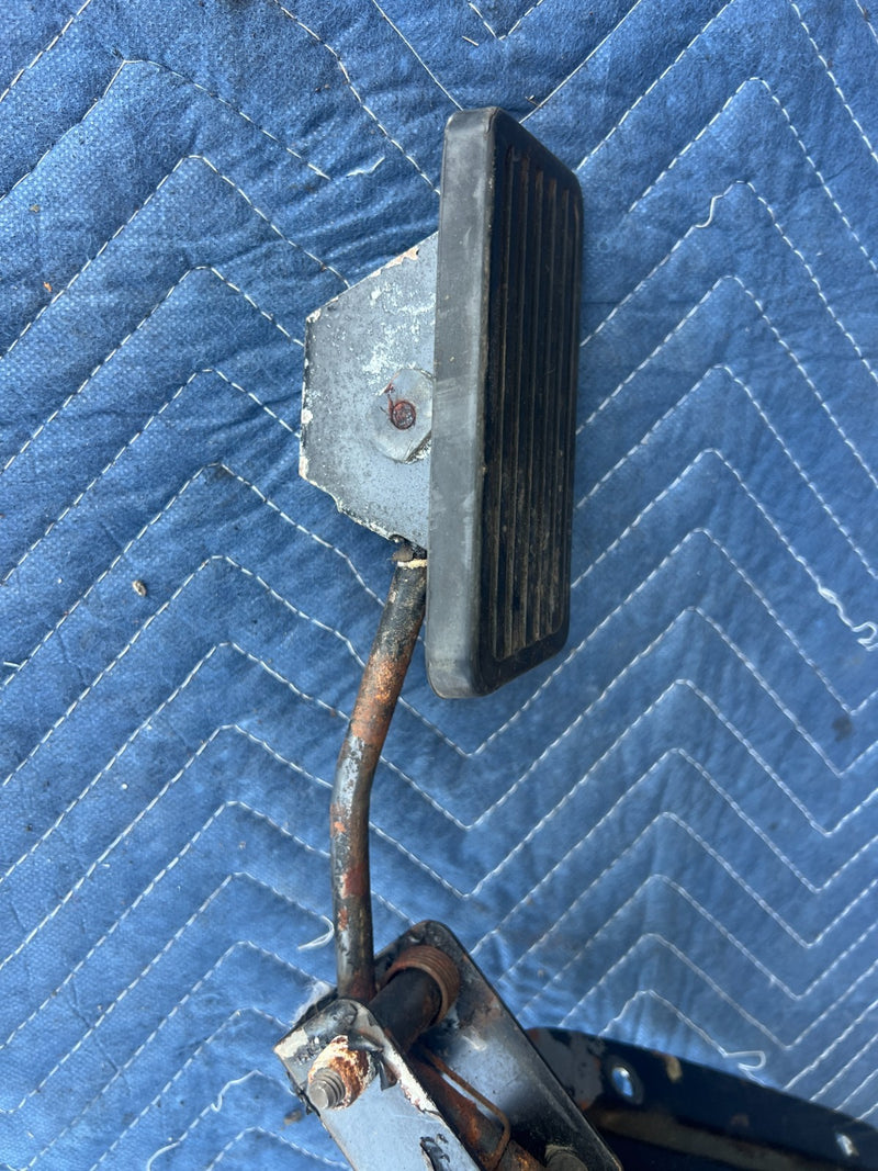 1967-1974 Volvo 140 142 144 145 Gas Pedal Accelerator Assembly OEM #4921EM