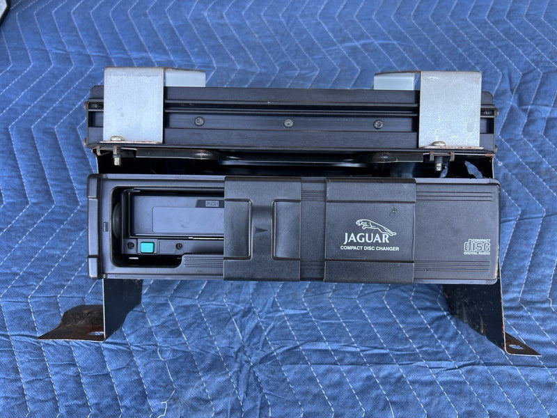 1998-2003 Jaguar XJR XJ8 X308 CD Changer & Speaker Radio Amplifier OEM #4674E